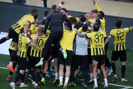 Καταιγιστική, καθηλωτική, απλά ΑΕΚ